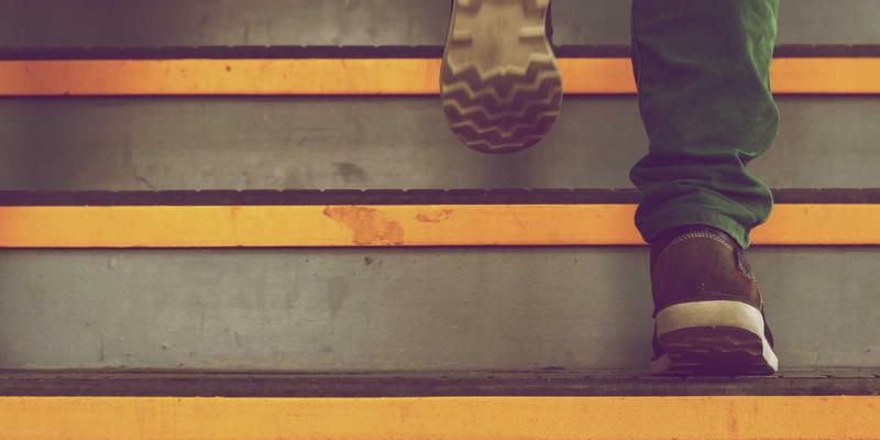 精密制造之道：恩尼斯钣金如何以卓越焊接服务与金属加工技术攻克实验室机箱电磁屏蔽与结构刚性难题