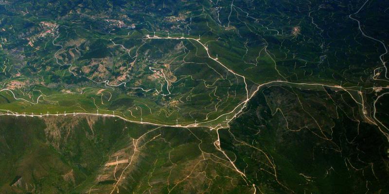 精密钣金如何赋能高端服务器机柜？恩尼斯在散热设计与金属加工中的创新实践